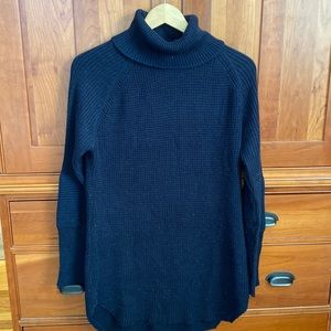 Lengthy ribbed turtleneck pull over by RD style for relaxing weekends